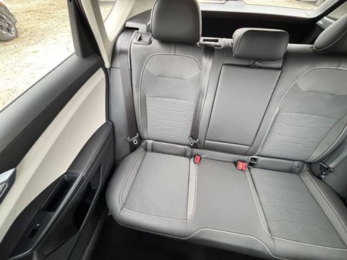 Used 2025 Volkswagen Taos SE image 39