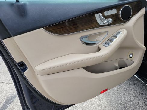 Used 2019 Mercedes-Benz C 300 Sedan w/ Premium Package image 11