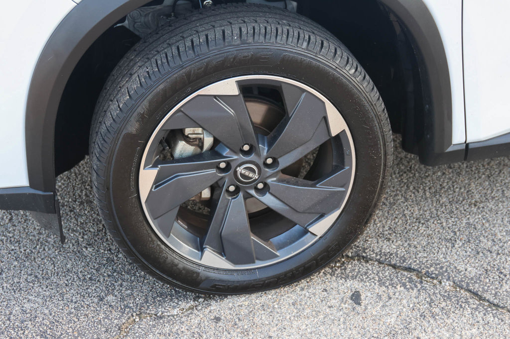 Used 2025 Nissan Rogue SV FWD image 7