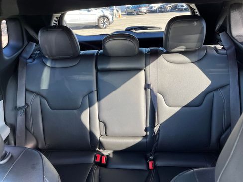 Used 2025 Jeep Compass Limited image 38