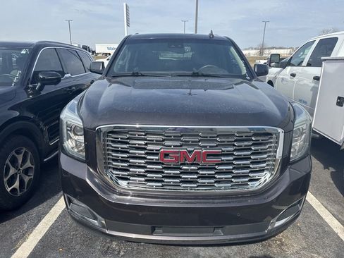 Used 2018 GMC Yukon Denali image 2