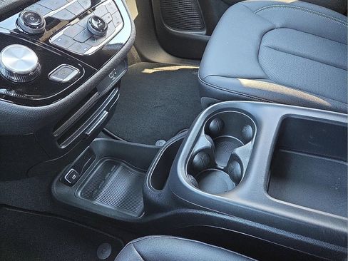 New 2026 Chrysler Pacifica Select w/ S Appearance Package image 25