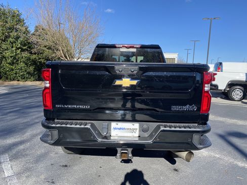 Used 2023 Chevrolet Silverado 2500 High Country w/ Z71 Off-Road Package image 8