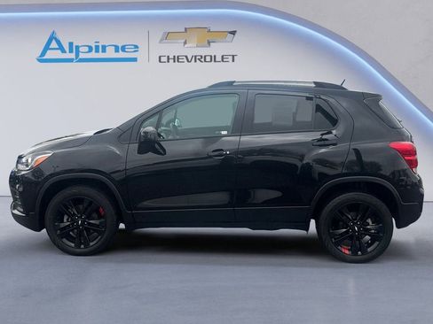 Used 2022 Chevrolet Trax LT w/ Redline Edition AWD/4WD image 2