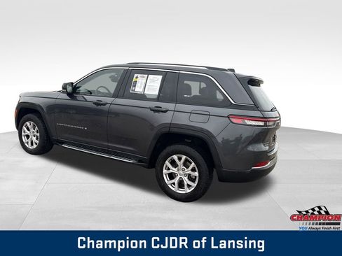 Used 2022 Jeep Grand Cherokee Limited image 3