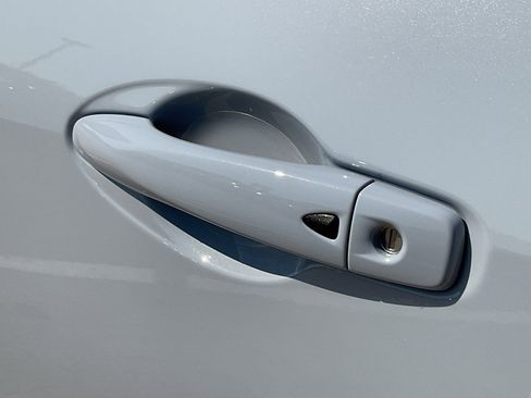 New 2025 Nissan Versa SR w/ Trunk Package image 9