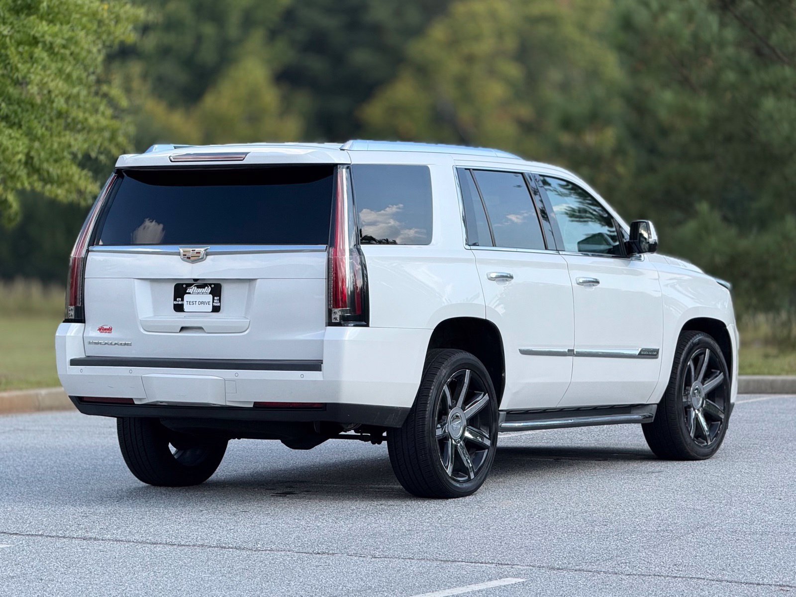 Used 2016 Cadillac Escalade Luxury AWD/4WD image 11