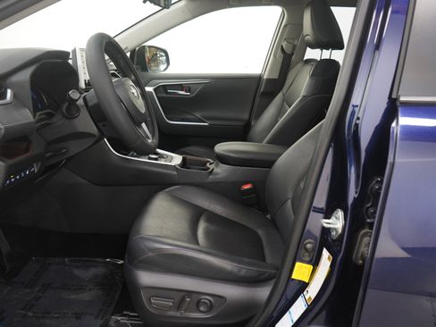 Used 2020 Toyota RAV4 Limited image 25