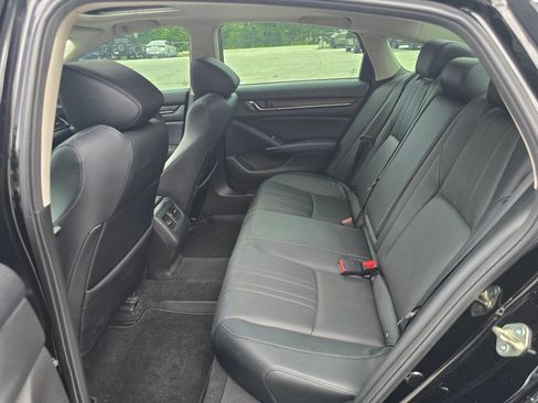 Used 2018 Honda Accord Touring image 9