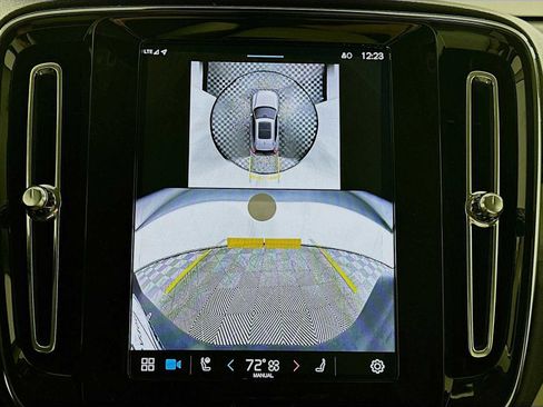 Used 2025 Volvo XC40 B5 Plus w/ Climate Package image 15