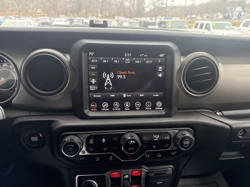 Used 2021 Jeep Gladiator Willys image 25