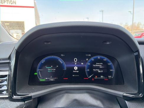 Used 2025 Toyota Camry XLE image 10