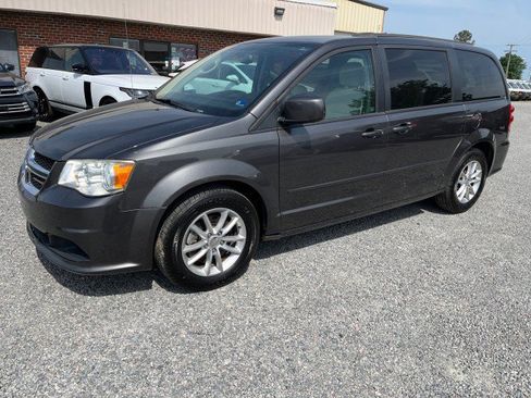 Used 2015 Dodge Grand Caravan SXT w/ UConnect Hands-Free Group FWD image 2