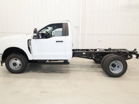 New 2025 Ford F350 XL w/ XL Chrome Package image 5