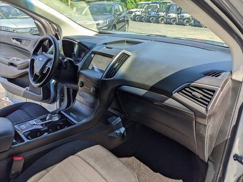 Used 2020 Ford Edge SE FWD image 16