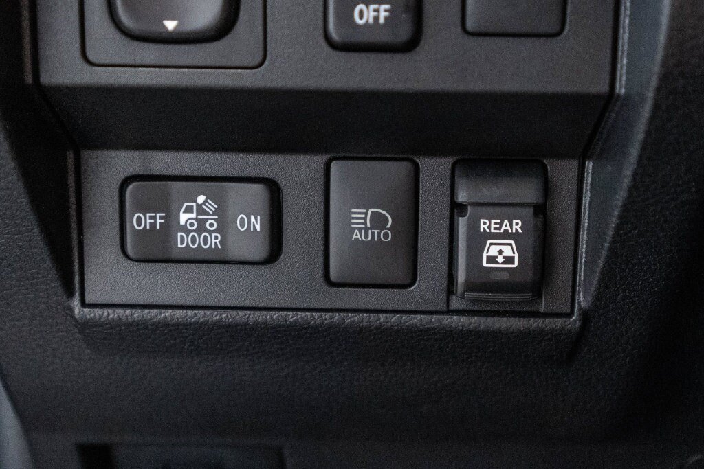 Used 2021 Toyota Tundra Limited w/ Limited Premium Package AWD/4WD image 25