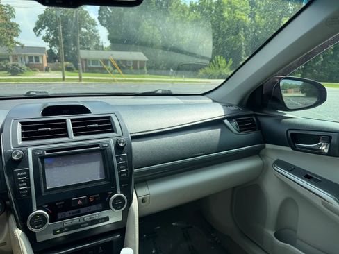 Used 2012 Toyota Camry XLE w/ Convenience Pkg FWD image 23