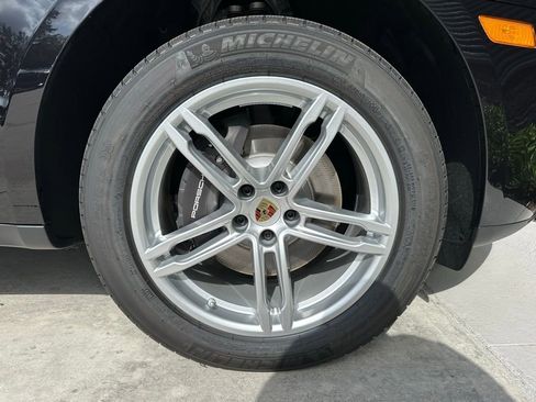 Certified 2025 Porsche Macan image 36