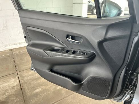 Used 2025 Nissan Versa SV FWD image 18