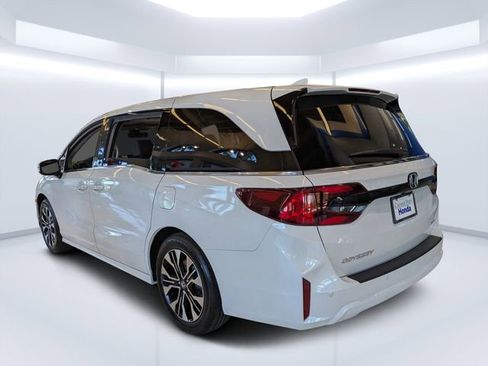 New 2026 Honda Odyssey Elite image 5