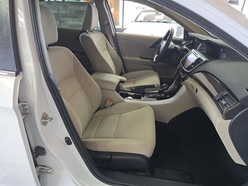 Used 2016 Honda Accord EX image 14