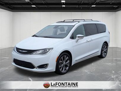 Used 2020 Chrysler Pacifica Limited w/ Tire & Wheel Group
