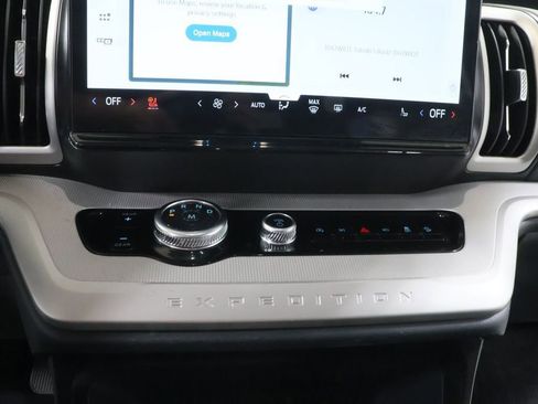 Used 2025 Ford Expedition Active image 11