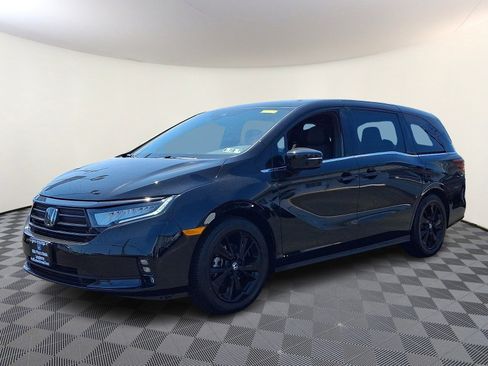 Used 2024 Honda Odyssey Sport image 3