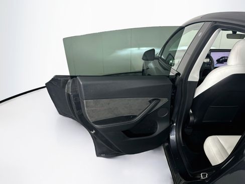 Used 2022 Tesla Model Y Long Range AWD/4WD image 26