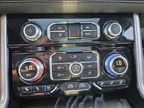 Used 2024 GMC Yukon Denali w/ Denali Reserve Package image 25