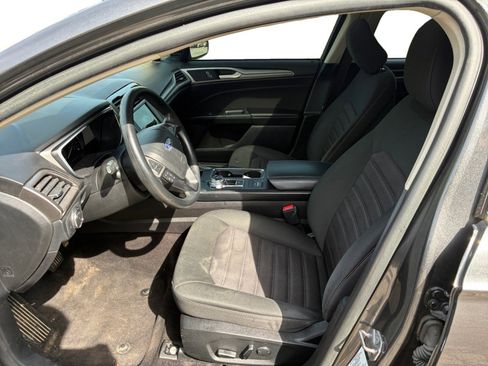 Used 2020 Ford Fusion SE FWD image 13