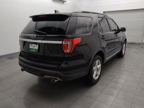 Used 2018 Ford Explorer XLT FWD image 9