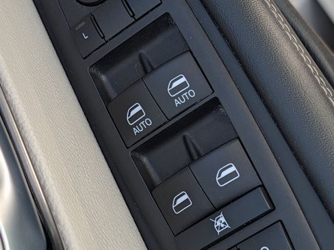 Used 2023 Chrysler Pacifica Touring-L FWD image 20