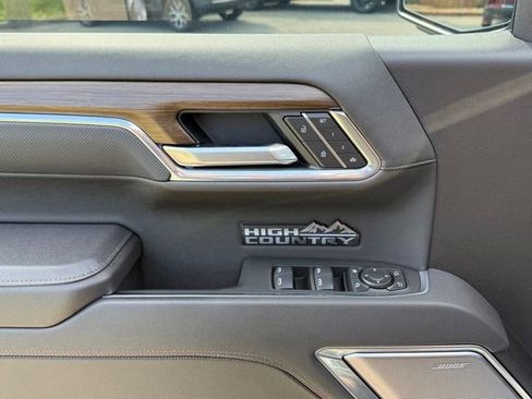 Used 2025 Chevrolet Silverado 1500 High Country w/ Technology Package AWD/4WD image 15