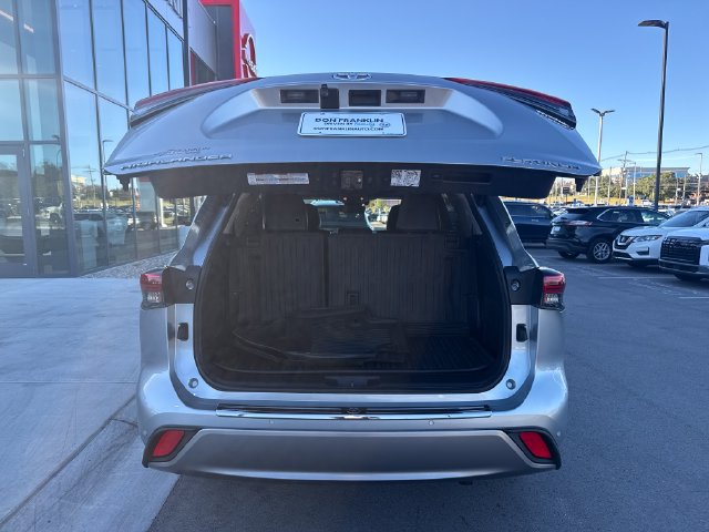 Used 2022 Toyota Highlander Platinum AWD/4WD image 9