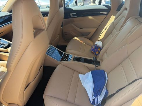 Used 2022 Porsche Panamera image 33