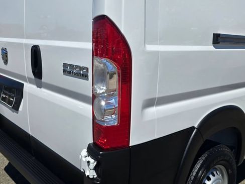 Used 2025 RAM ProMaster 2500 FWD image 24