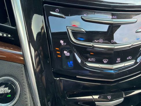 Used 2019 Cadillac Escalade Luxury AWD/4WD image 33