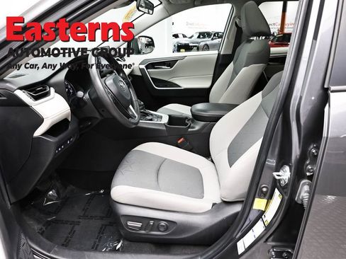 Used 2022 Toyota RAV4 XLE w/ Convenience Package AWD/4WD image 14