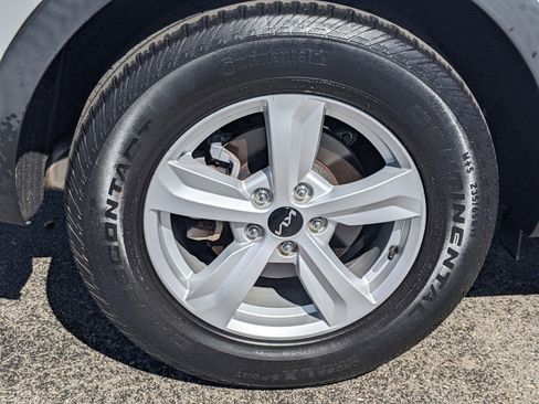 Certified 2023 Kia Sorento LX image 9