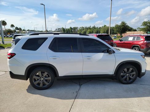 Used 2023 Honda Pilot Sport image 6