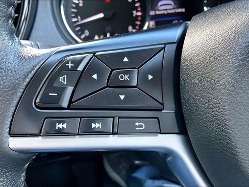 Used 2019 Nissan Rogue SL w/ Premium Package AWD/4WD image 11