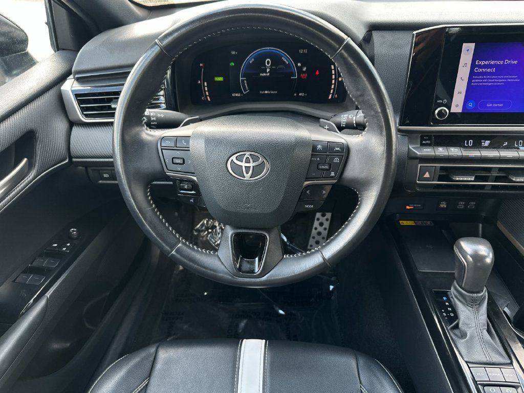Used 2025 Toyota Camry SE FWD image 13