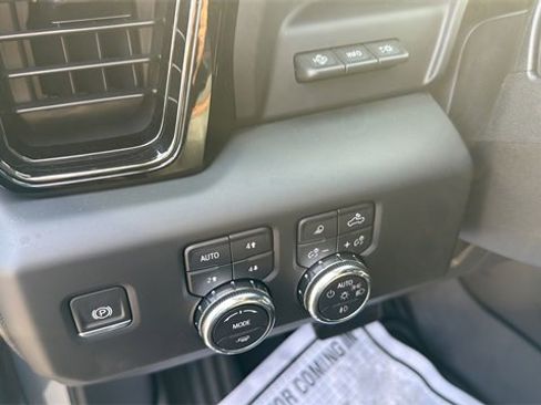 Used 2024 GMC Sierra 2500 AT4 w/ AT4 Premium Plus Package image 39