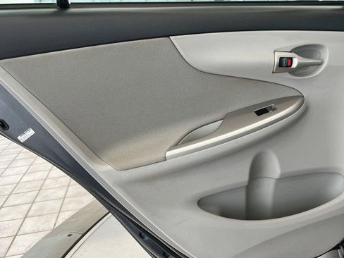 Used 2011 Toyota Corolla LE image 28