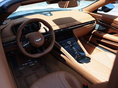 Used 2024 Aston Martin DB12 Convertible image 5