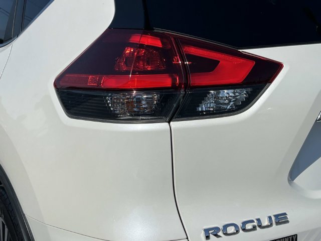 Used 2020 Nissan Rogue SV w/ Premium Package FWD image 10