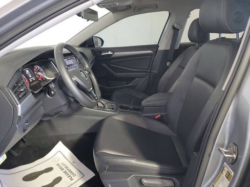 Used 2020 Volkswagen Jetta SE w/ SE Cold Weather Package FWD image 4