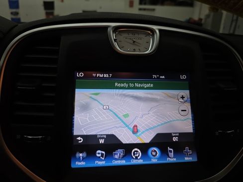 Used 2013 Chrysler 300 AWD w/ Driver Convenience Group image 9