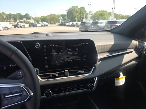 New 2026 Chevrolet Equinox LT w/ Safety and Technology Package AWD/4WD image 22